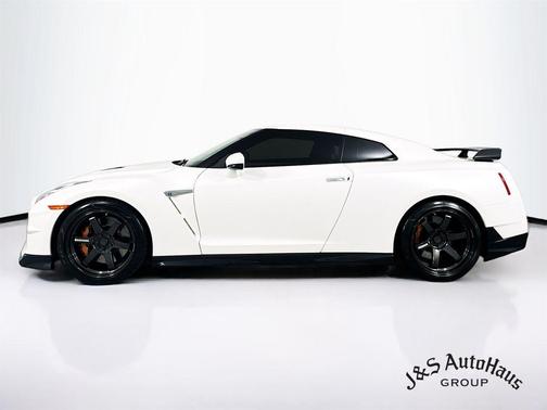2024 Nissan GT-R Premium