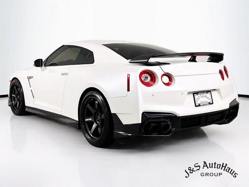 2024 Nissan GT-R Premium