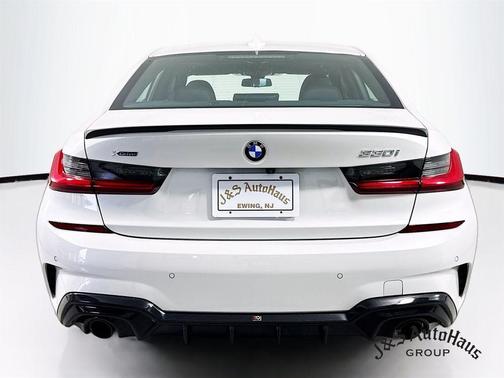 2021 BMW 330 i xDrive