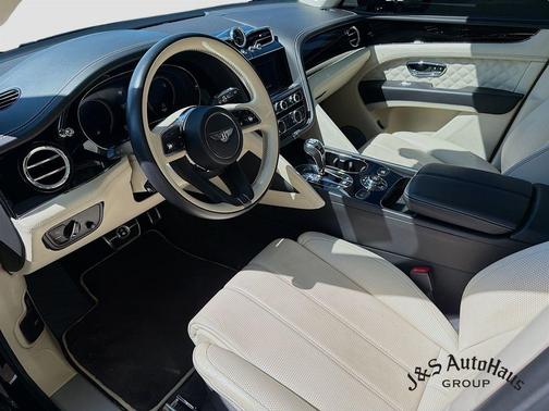 Black 2021 Bentley Bentayga V8
