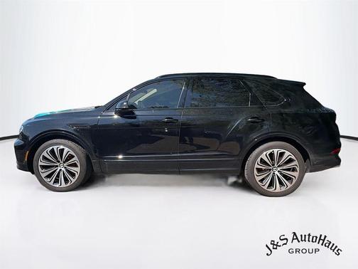 Black 2021 Bentley Bentayga V8