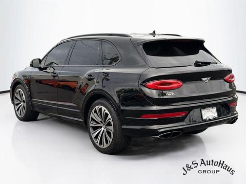 Black 2021 Bentley Bentayga V8