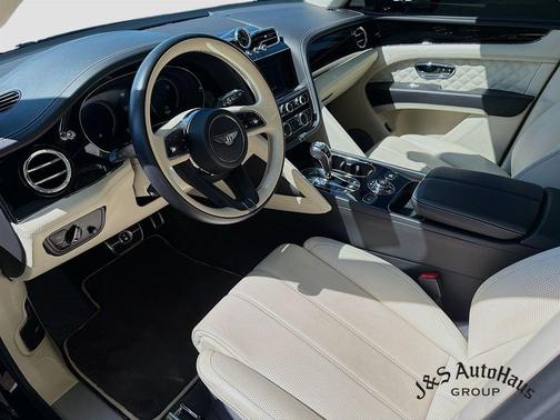 Black 2021 Bentley Bentayga V8