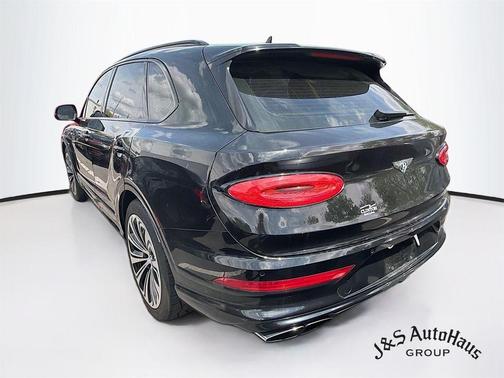Black 2021 Bentley Bentayga V8
