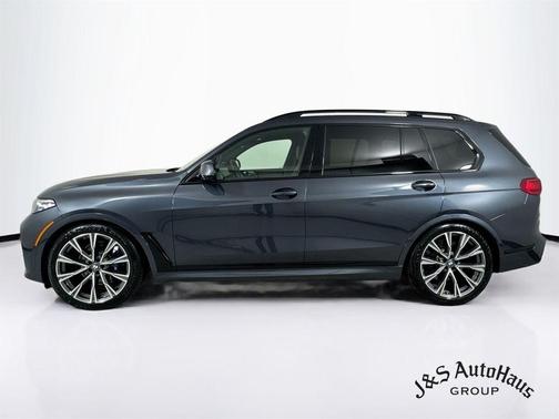 Arctic Gray Metallic 2022 BMW X7 M50i
