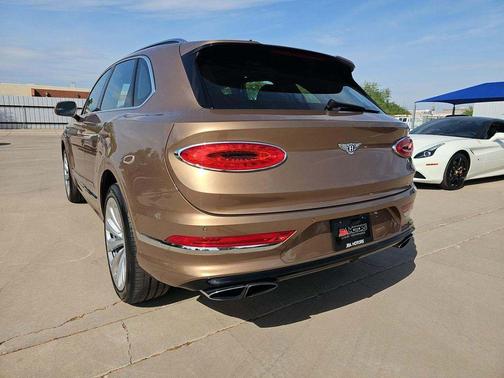 Amber 2021 Bentley Bentayga V8