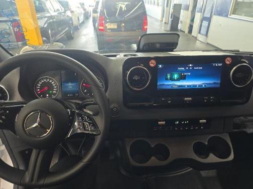 2025 Mercedes-Benz Sprinter 2500 High Roof
