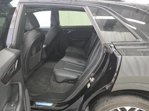 2023 Audi Q8 55 Premium