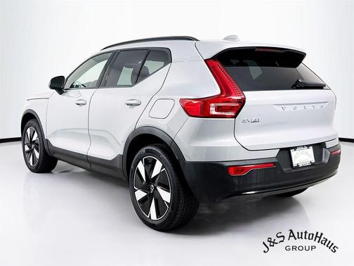 2025 Volvo EX40 Twin Motor Core
