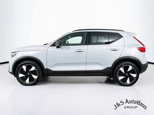 2025 Volvo EX40 Twin Motor Core