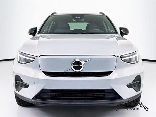 2025 Volvo EX40 Twin Motor Core