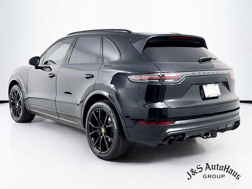 2023 Porsche Cayenne Platinum Edition