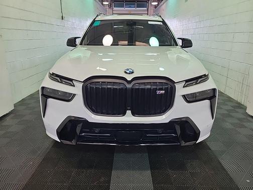 2024 BMW X7 M60i