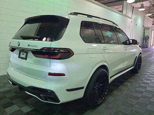 2024 BMW X7 M60i