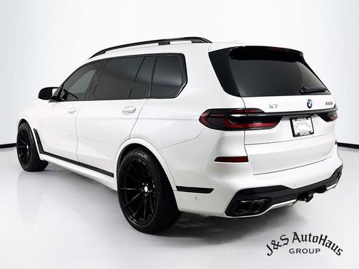 2024 BMW X7 M60i