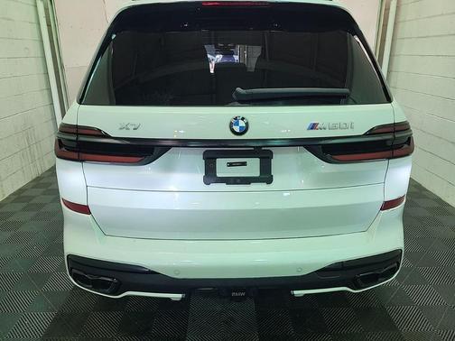 2024 BMW X7 M60i