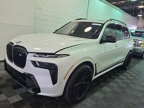 2024 BMW X7 M60i