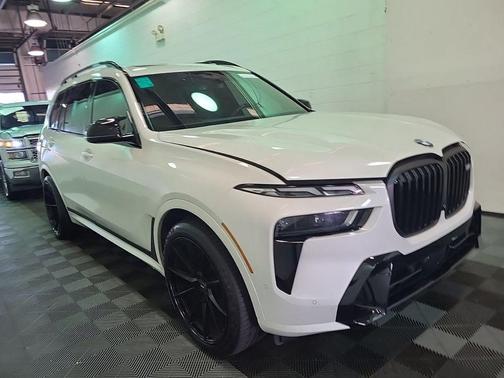 2024 BMW X7 M60i