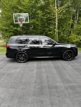 2024 BMW X7 M60i