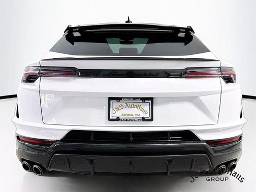 2023 Lamborghini Urus Performante