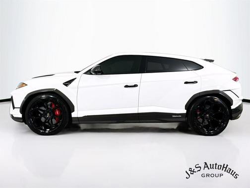 2023 Lamborghini Urus Performante