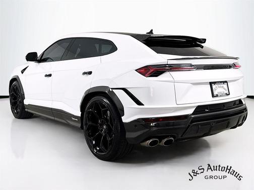 2023 Lamborghini Urus Performante