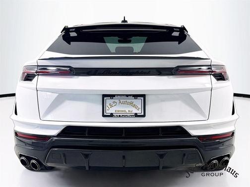 2023 Lamborghini Urus Performante