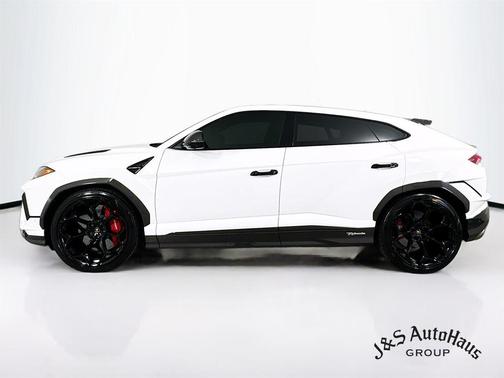 2023 Lamborghini Urus Performante