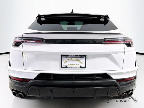 2023 Lamborghini Urus Performante