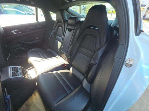 Carrara White Metallic 2021 Porsche Panamera 4