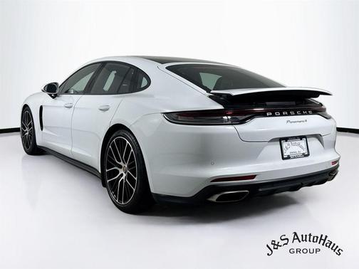 Carrara White Metallic 2021 Porsche Panamera 4