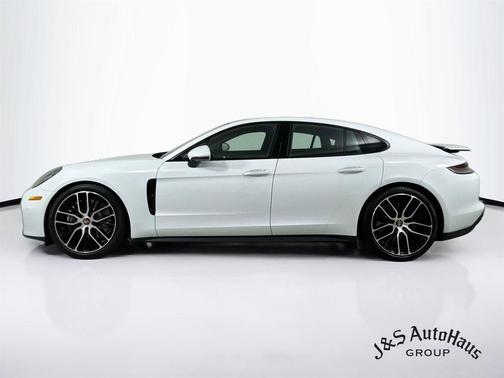 Carrara White Metallic 2021 Porsche Panamera 4