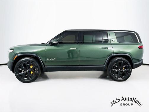 2022 Rivian R1S Adventure