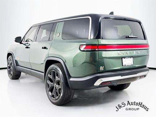 2022 Rivian R1S Adventure