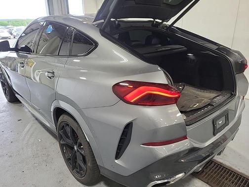 Gray Metallic 2024 BMW X6 xDrive40i