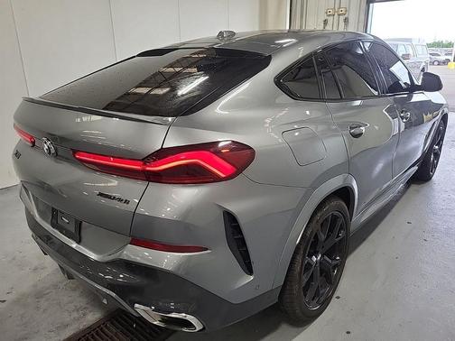 Gray Metallic 2024 BMW X6 xDrive40i