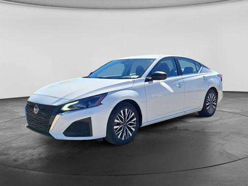 Glacier White 2025 Nissan Altima 2.5 SV