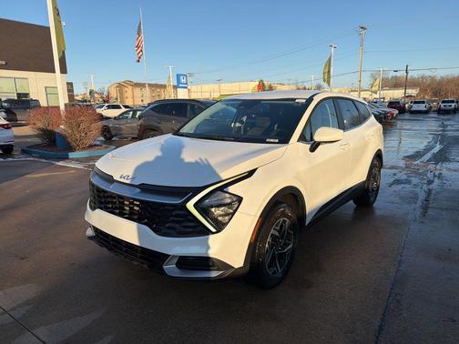 Snow White Pearl 2023 Kia Sportage LX