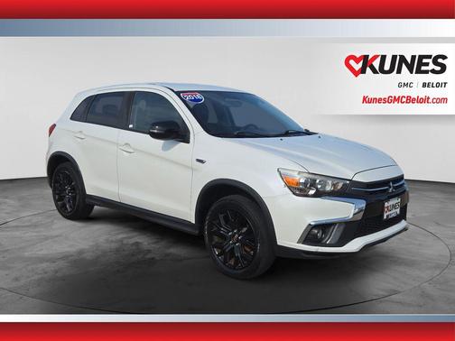 Diamond White Pearl 2018 Mitsubishi Outlander Sport 2.0 LE