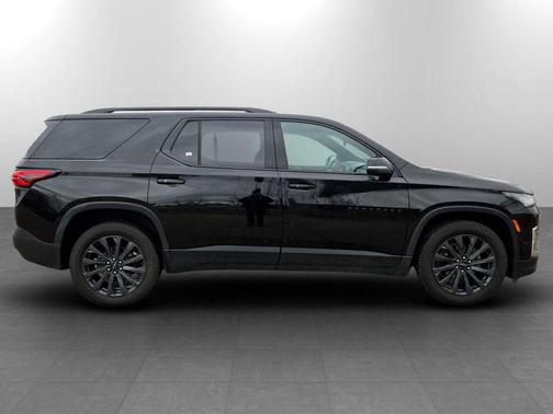Mosaic Black Metallic 2023 Chevrolet Traverse RS