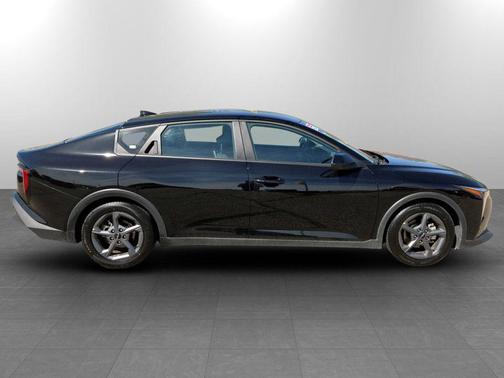 Aurora Black Pearl 2025 Kia K4 LXS