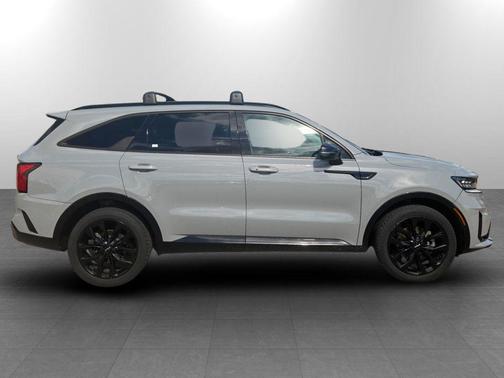 Wolf Gray 2023 Kia Sorento SX
