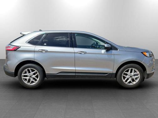Silver Metallic 2024 Ford Edge SEL