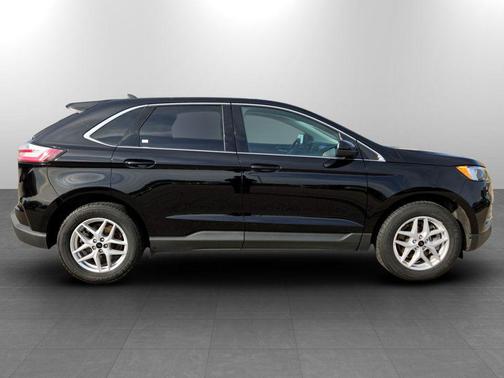 Black Metallic 2023 Ford Edge SEL