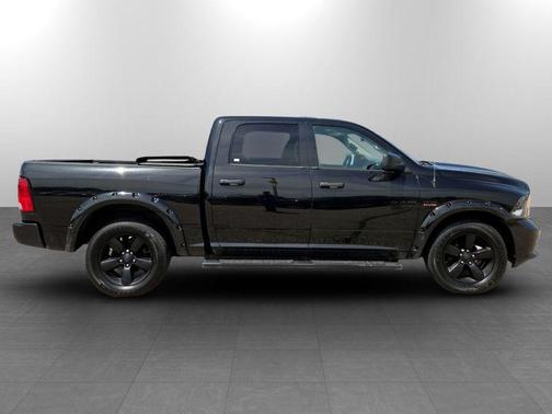 Brilliant Black Crystal Pearlcoat 2016 RAM 1500 Tradesman/Express