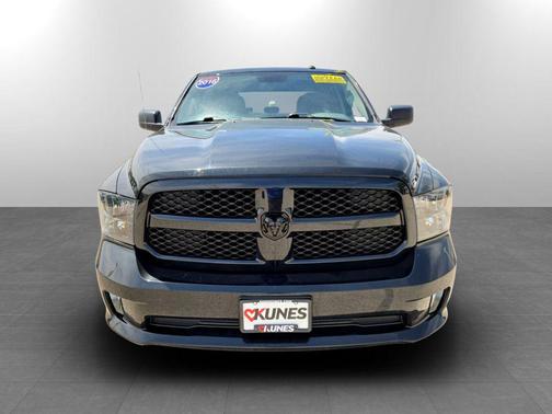 Brilliant Black Crystal Pearlcoat 2016 RAM 1500 Tradesman/Express