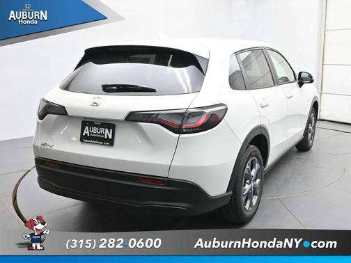 Platinum White Pearl 2027 Honda HR-V LX