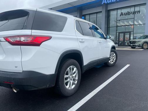 Summit White 2018 Chevrolet Traverse LT Cloth