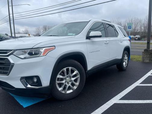 Summit White 2018 Chevrolet Traverse LT Cloth