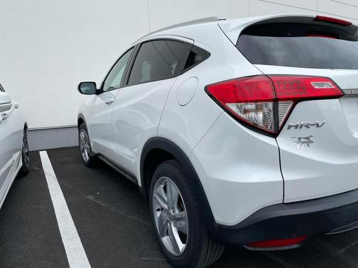 Platinum White Pearl 2019 Honda HR-V EX